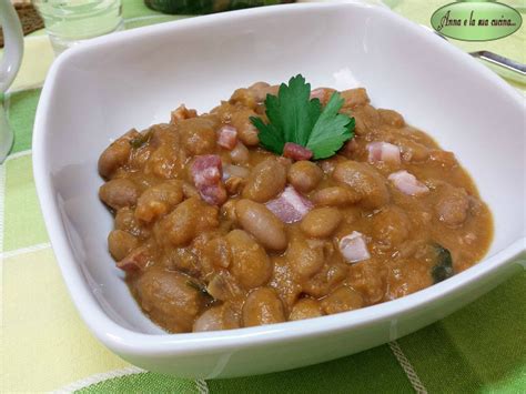 immagine di fagioli borlotti e pancetta in padella