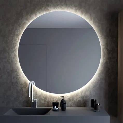 specchio bagno design con illuminazione di lusso